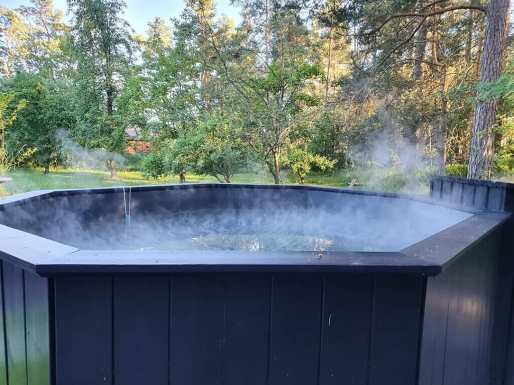 Kivimäen matkailutilan aktiviteettikuva - palju